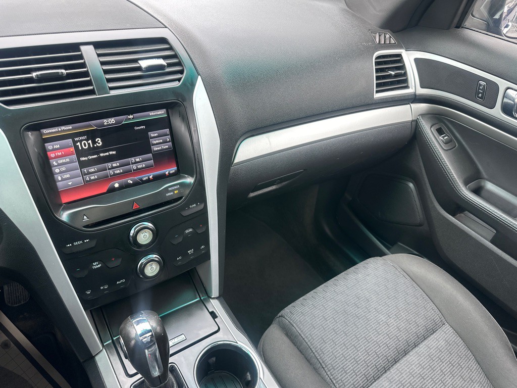 2015 Ford Explorer Image 31