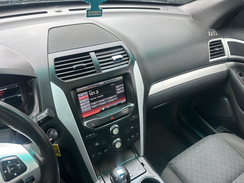 2015 Ford Explorer Image 34