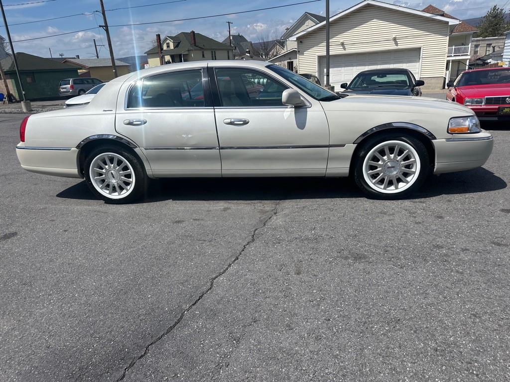 2007 Lincoln Town Car Image 3