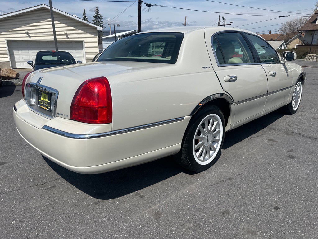 2007 Lincoln Town Car Image 4