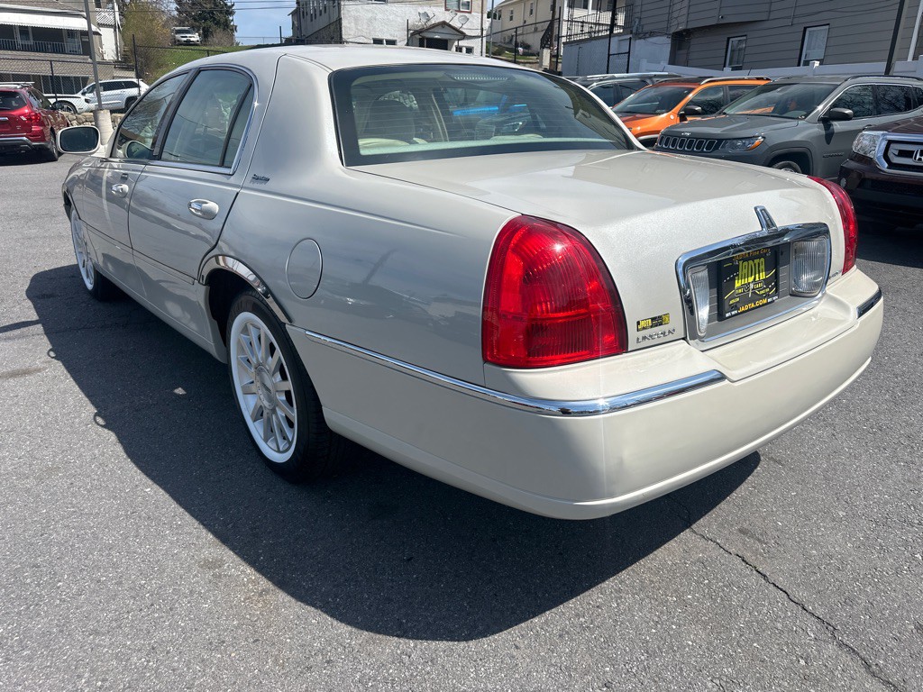 2007 Lincoln Town Car Image 6