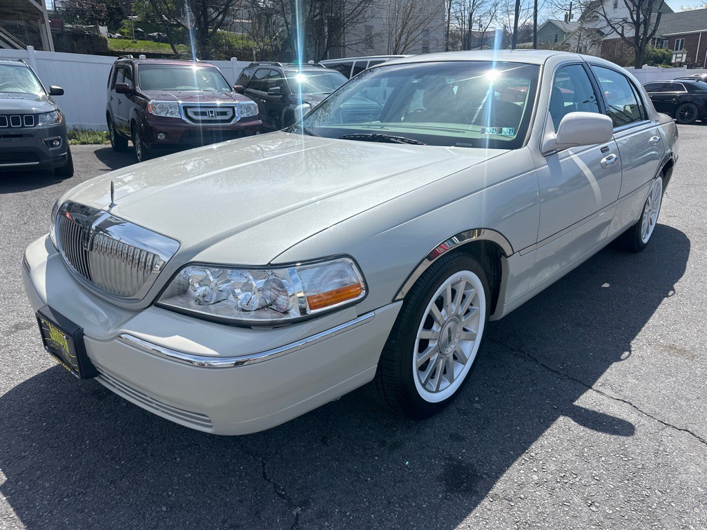 2007 Lincoln Town Car Image 8