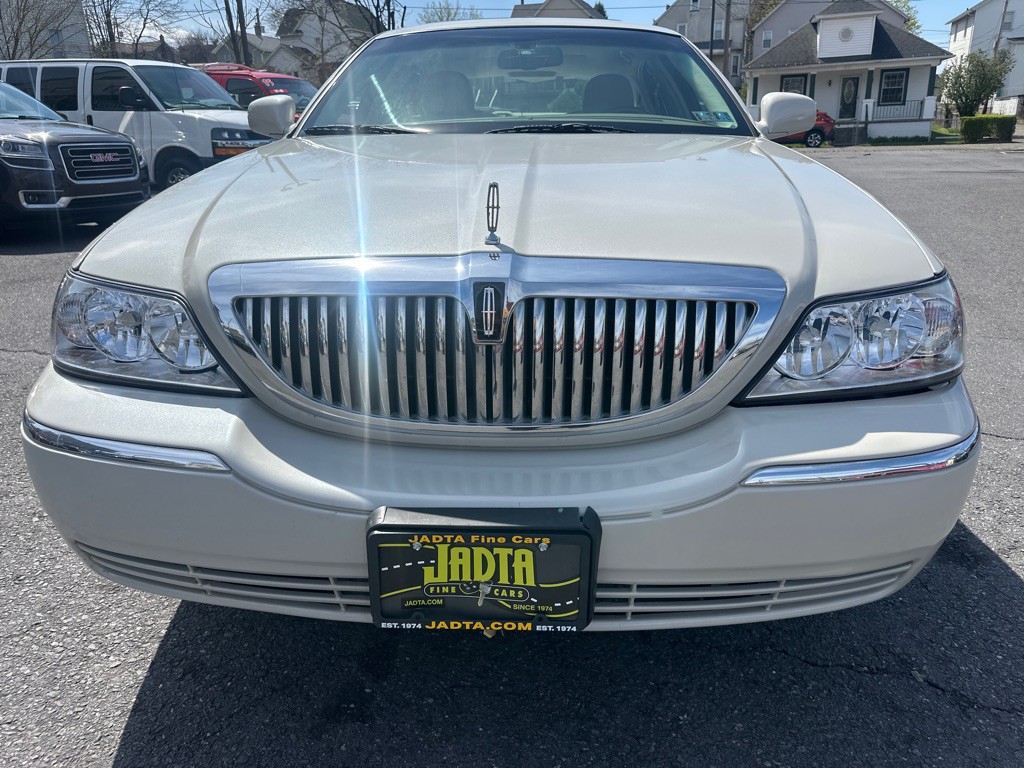 2007 Lincoln Town Car Image 9