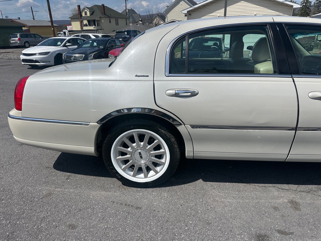 2007 Lincoln Town Car Image 11