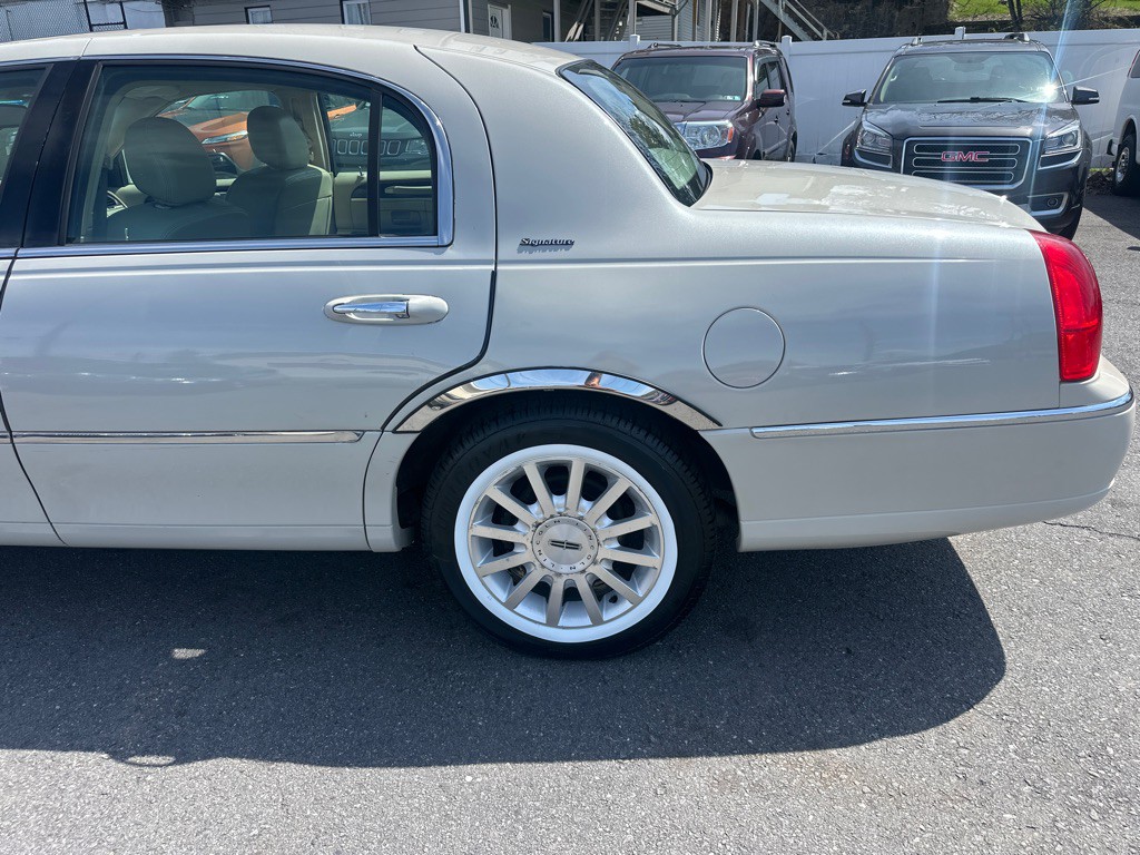 2007 Lincoln Town Car Image 12