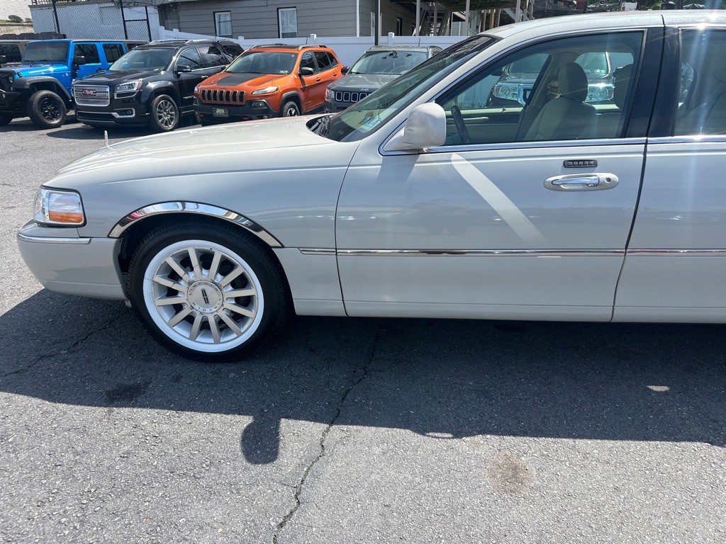 2007 Lincoln Town Car Image 13