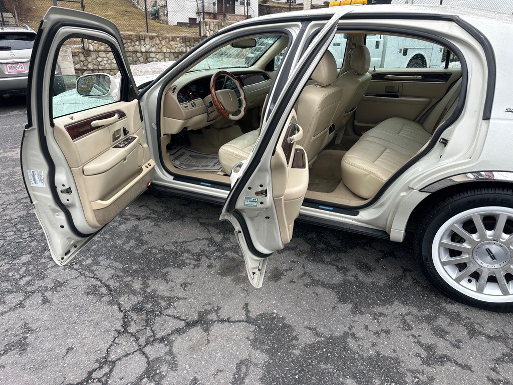 2007 Lincoln Town Car Image 27