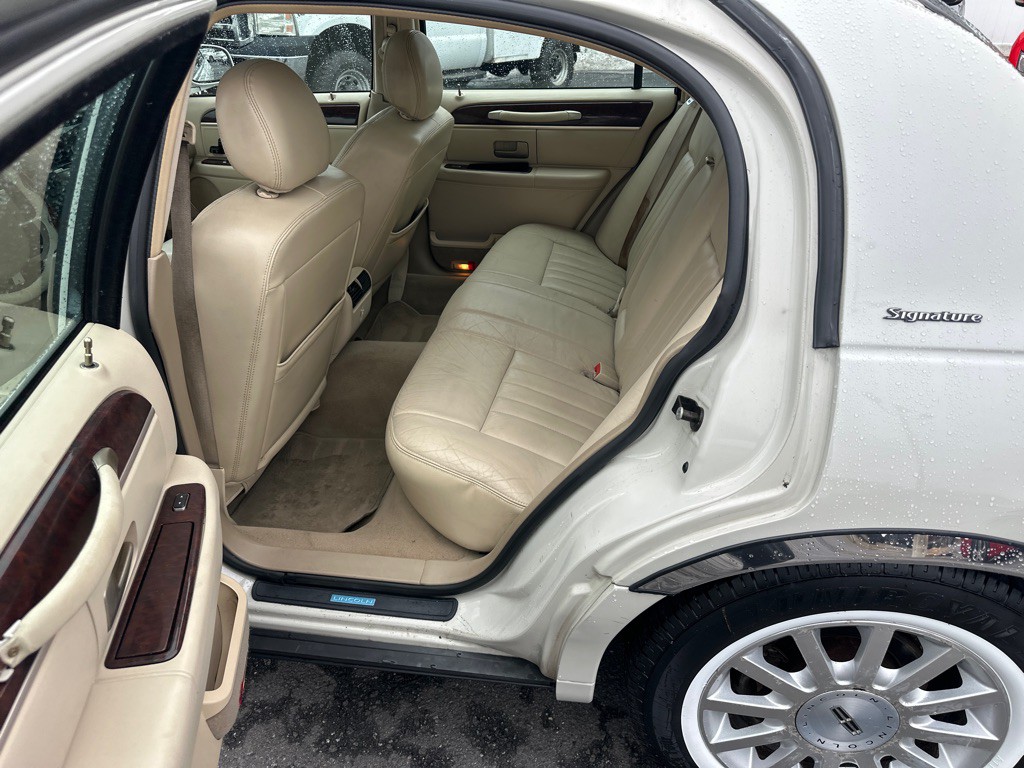 2007 Lincoln Town Car Image 28