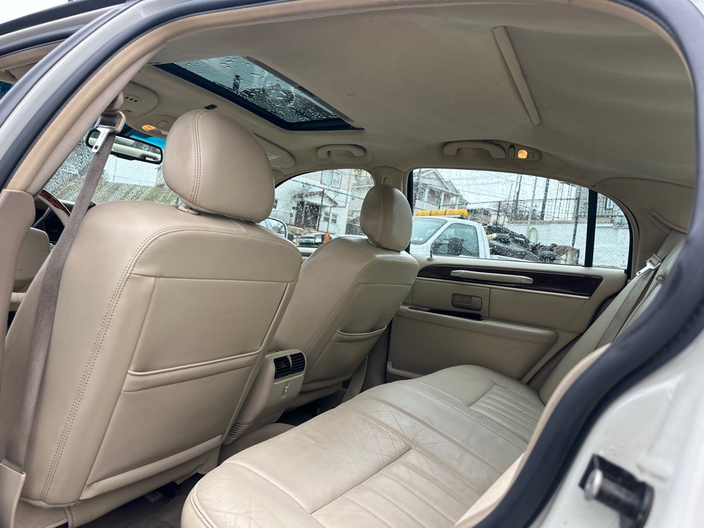 2007 Lincoln Town Car Image 29