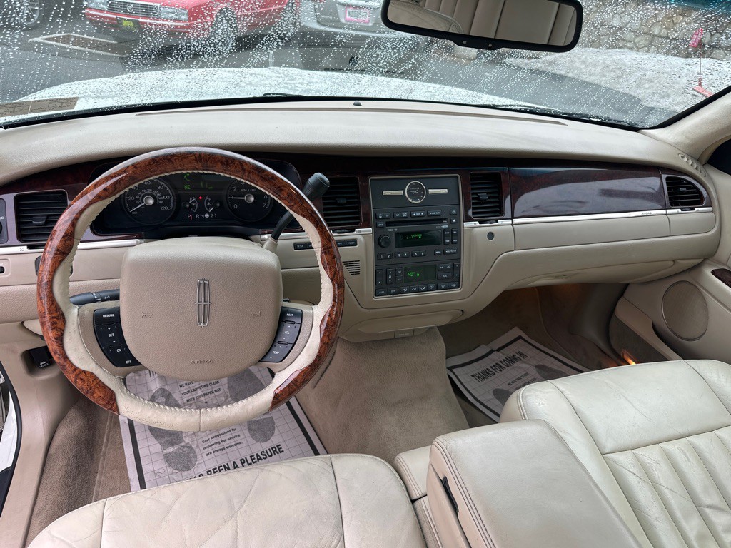 2007 Lincoln Town Car Image 30