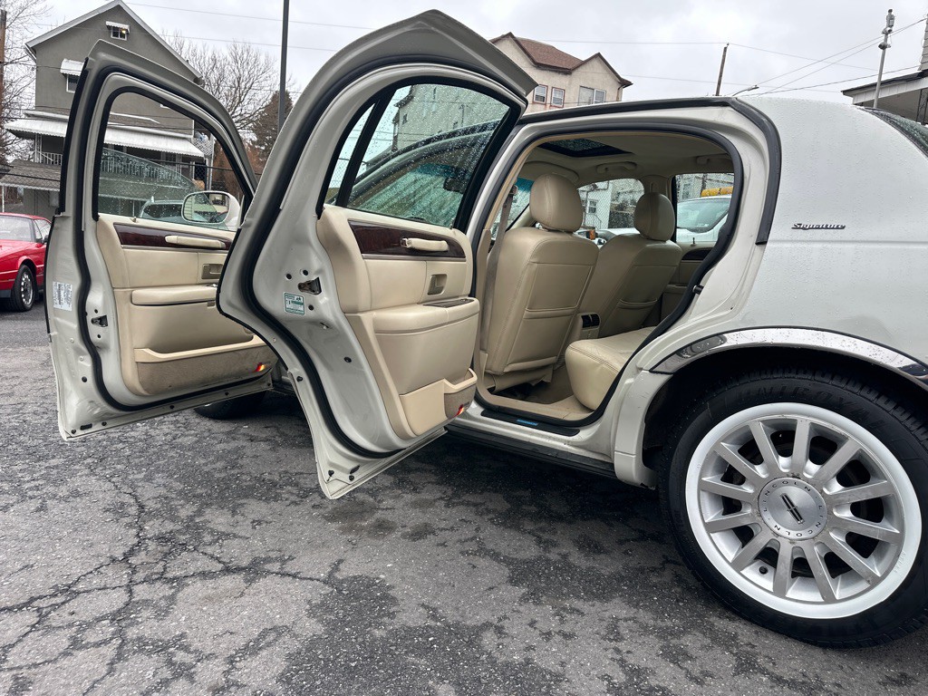2007 Lincoln Town Car Image 31