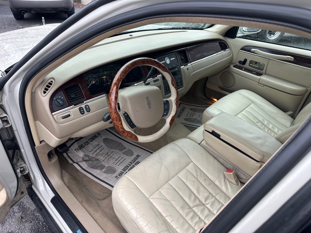 2007 Lincoln Town Car Image 32