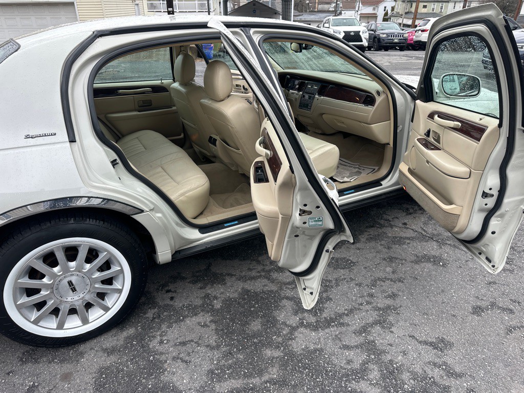 2007 Lincoln Town Car Image 36