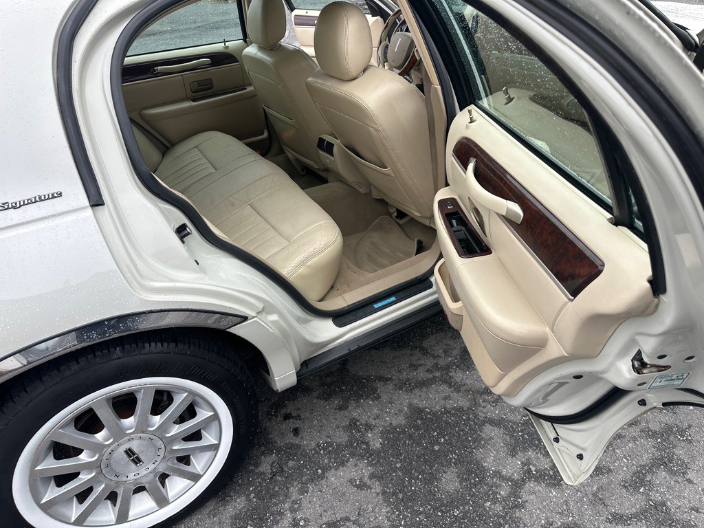 2007 Lincoln Town Car Image 37