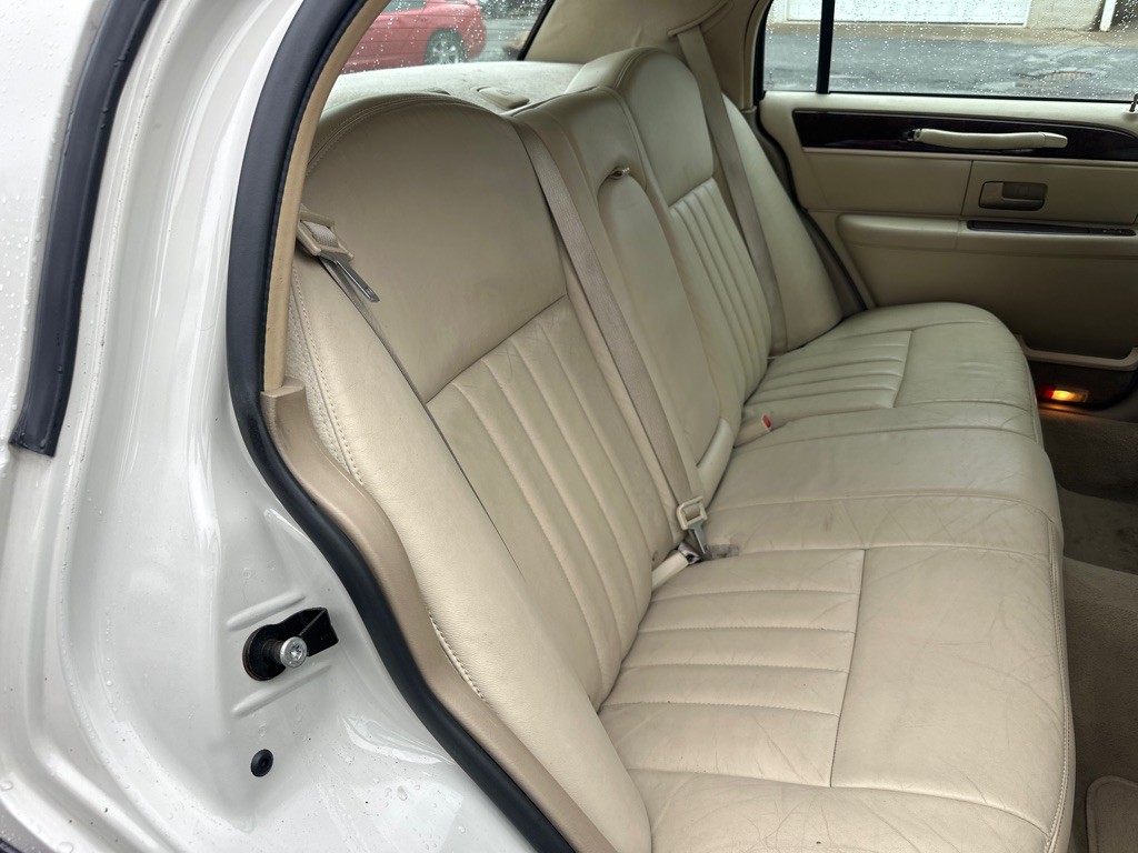 2007 Lincoln Town Car Image 38