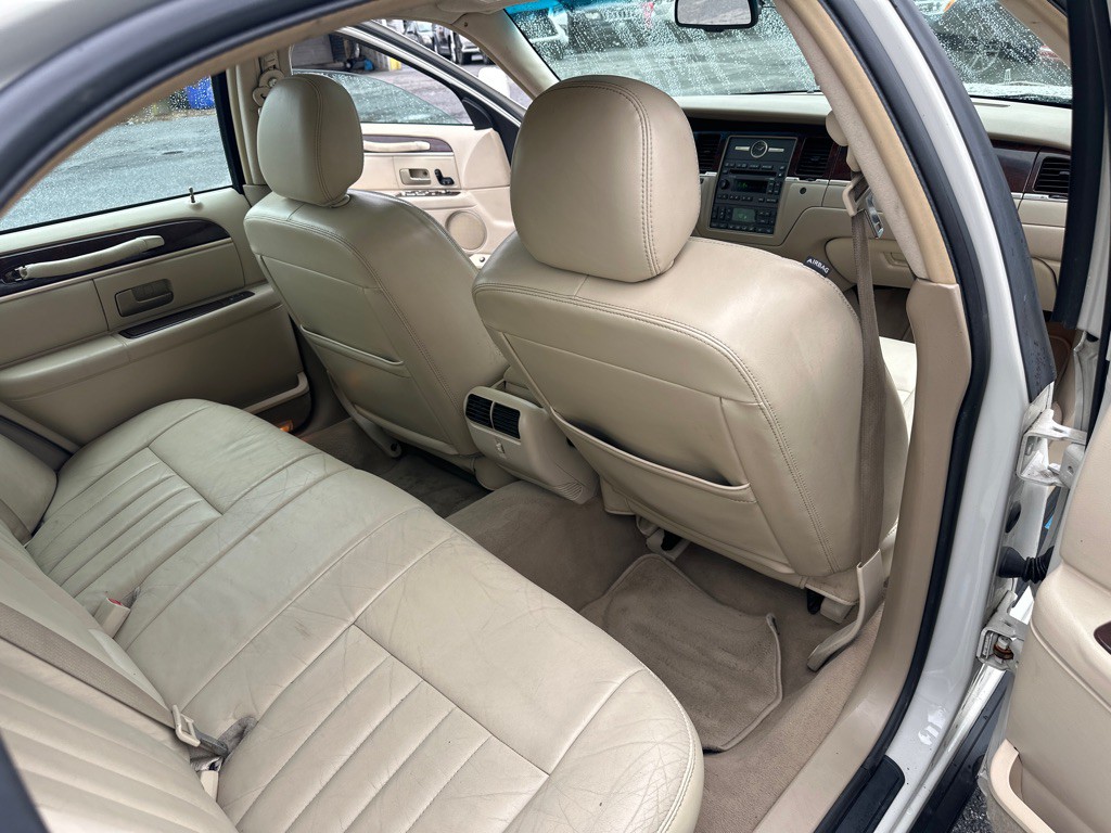 2007 Lincoln Town Car Image 39