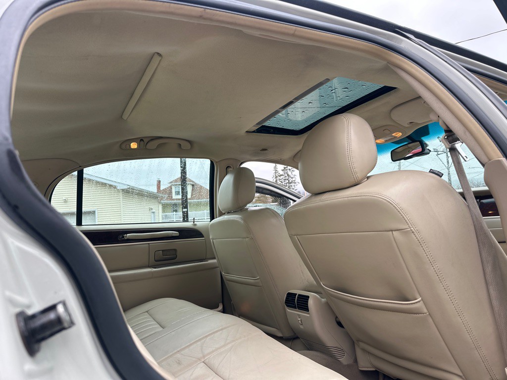2007 Lincoln Town Car Image 40