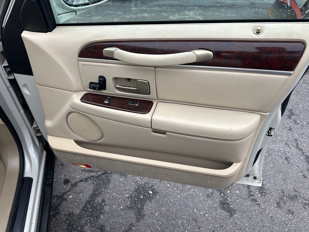 2007 Lincoln Town Car Image 42