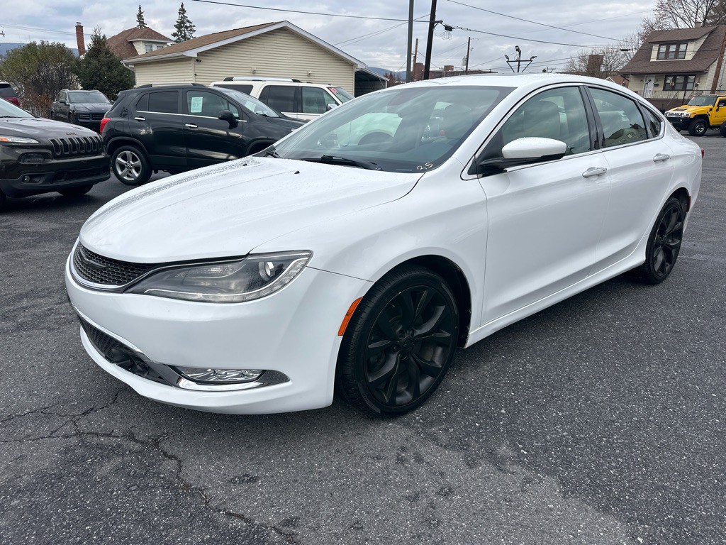 2015 Chrysler 200 Image 1