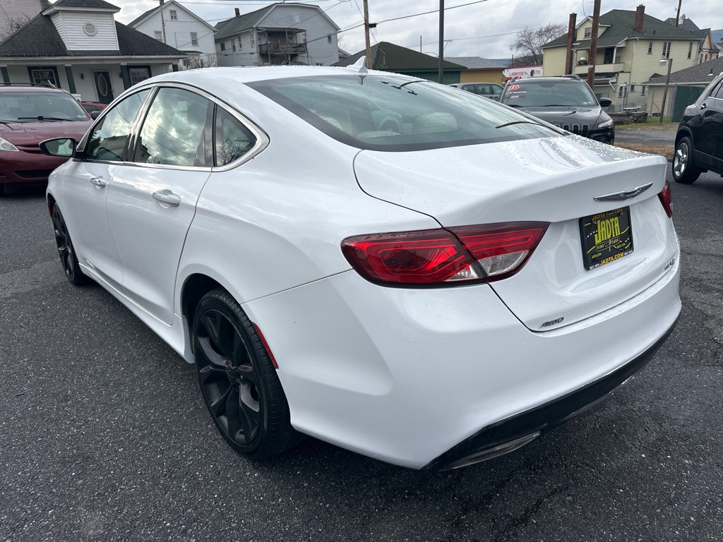 2015 Chrysler 200 Image 3