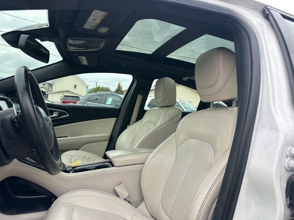 2015 Chrysler 200 Image 15