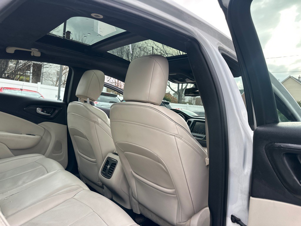 2015 Chrysler 200 Image 19