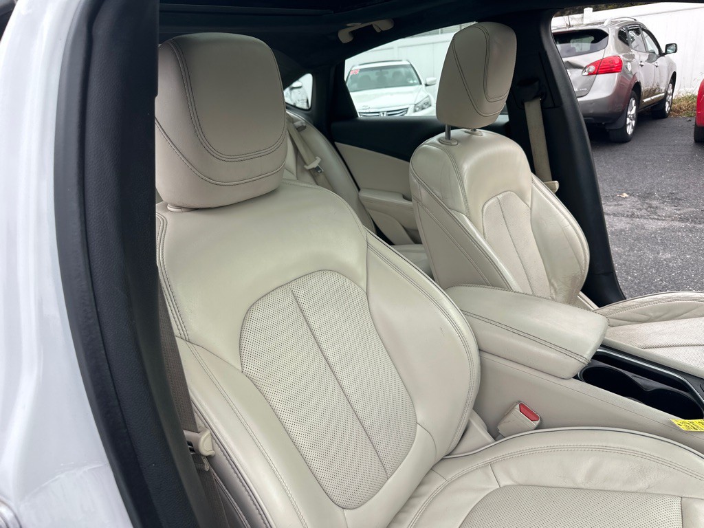 2015 Chrysler 200 Image 22