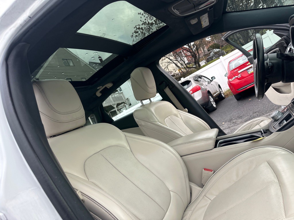 2015 Chrysler 200 Image 23