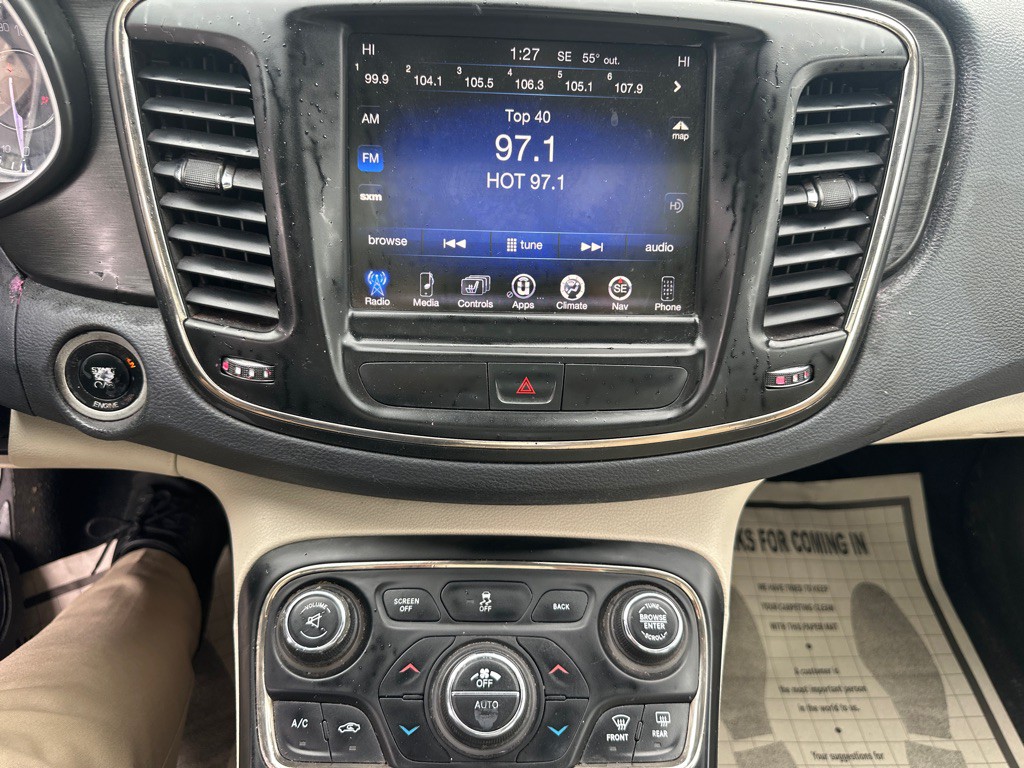 2015 Chrysler 200 Image 29