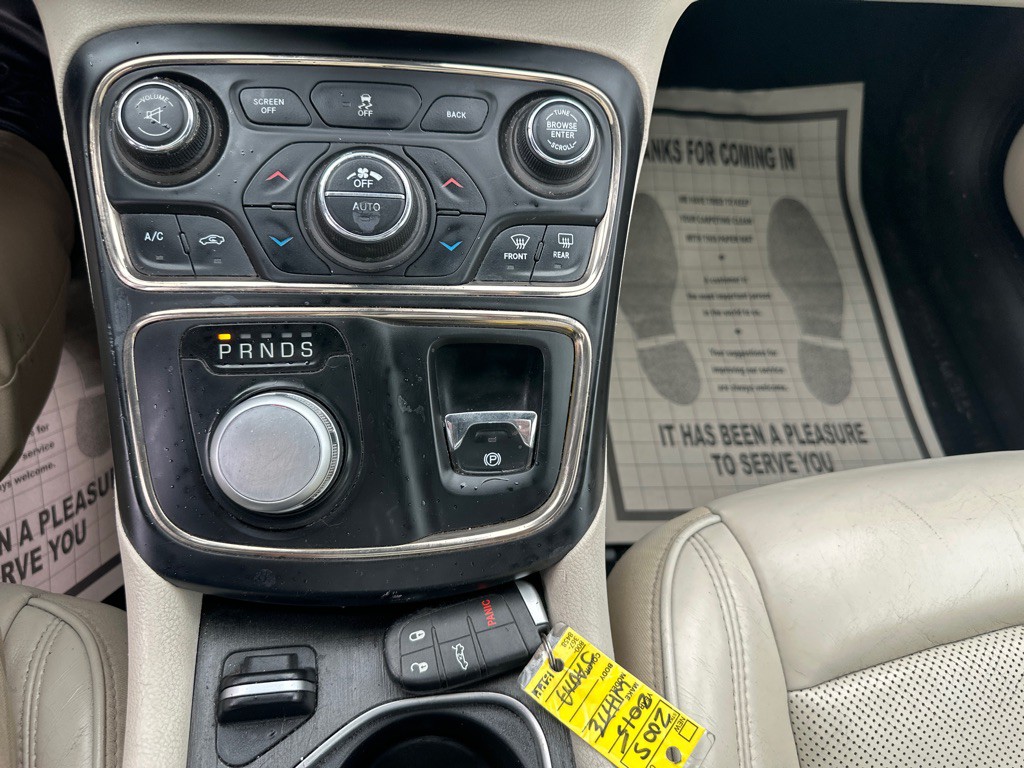 2015 Chrysler 200 Image 30