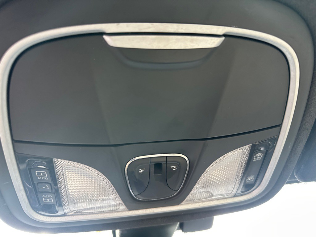 2015 Chrysler 200 Image 31