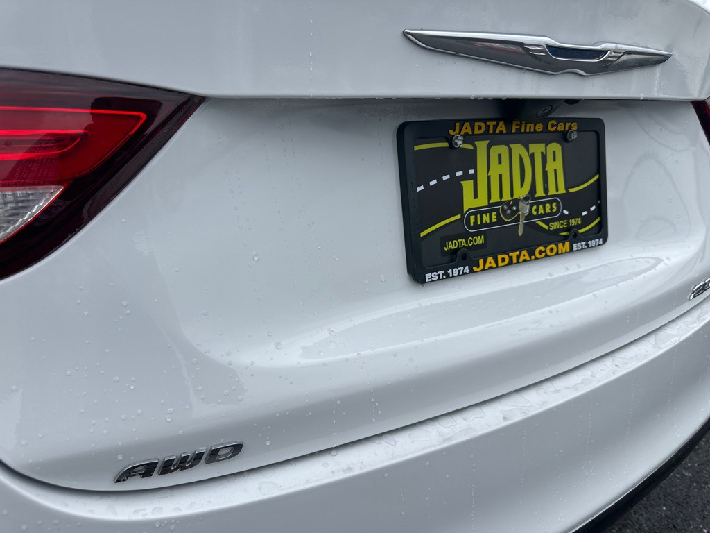 2015 Chrysler 200 Image 35