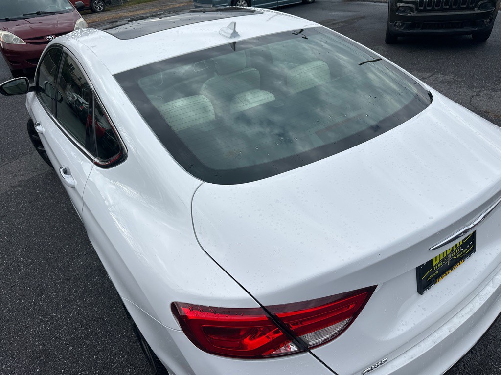 2015 Chrysler 200 Image 37