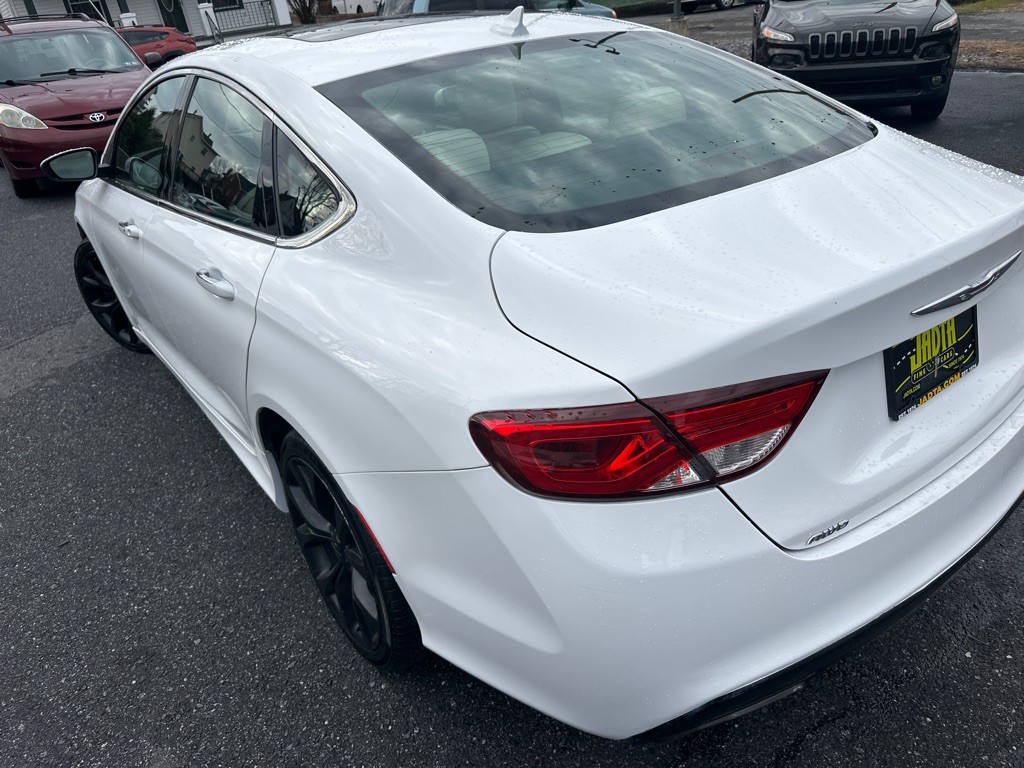 2015 Chrysler 200 Image 38