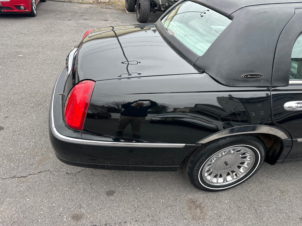 2002 Lincoln Town Car Image 16