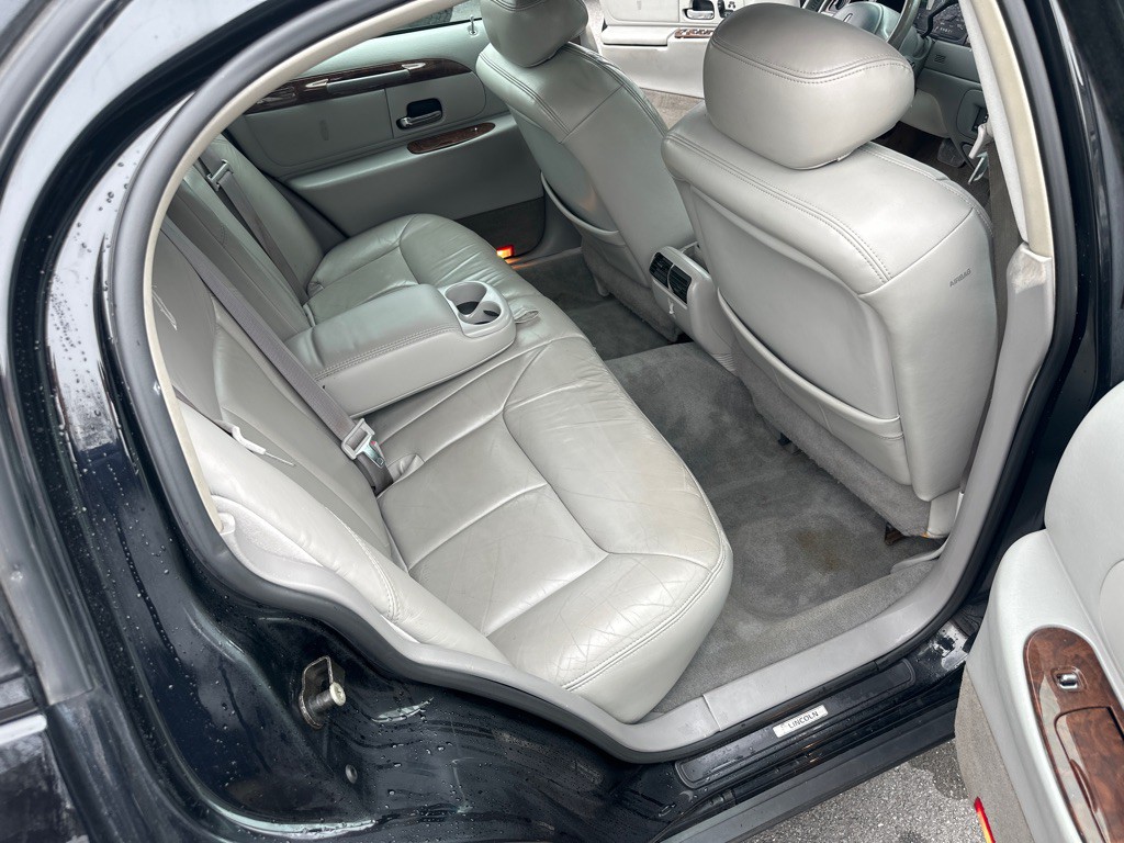 2002 Lincoln Town Car Image 38