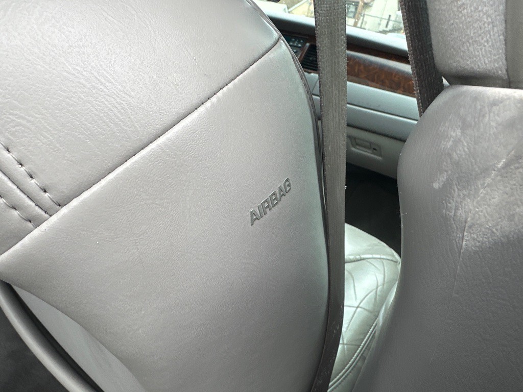 2002 Lincoln Town Car Image 40