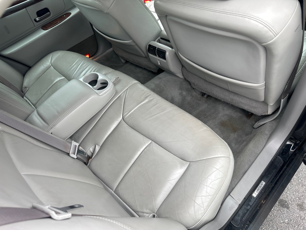2002 Lincoln Town Car Image 44