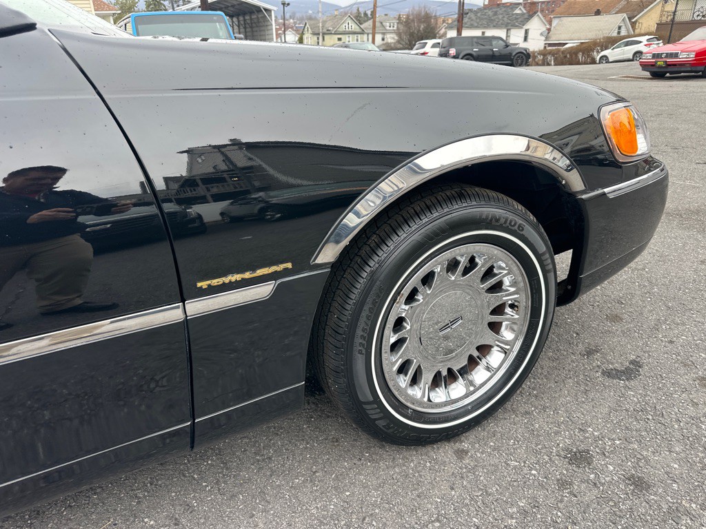 2002 Lincoln Town Car Image 45