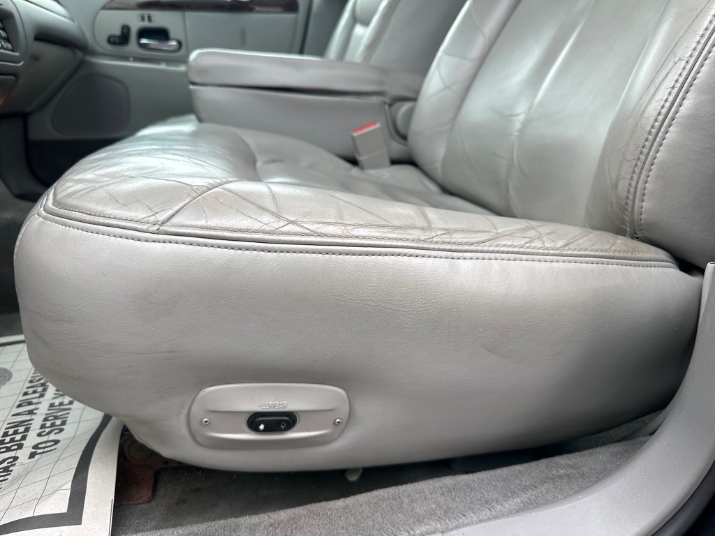 2002 Lincoln Town Car Image 46