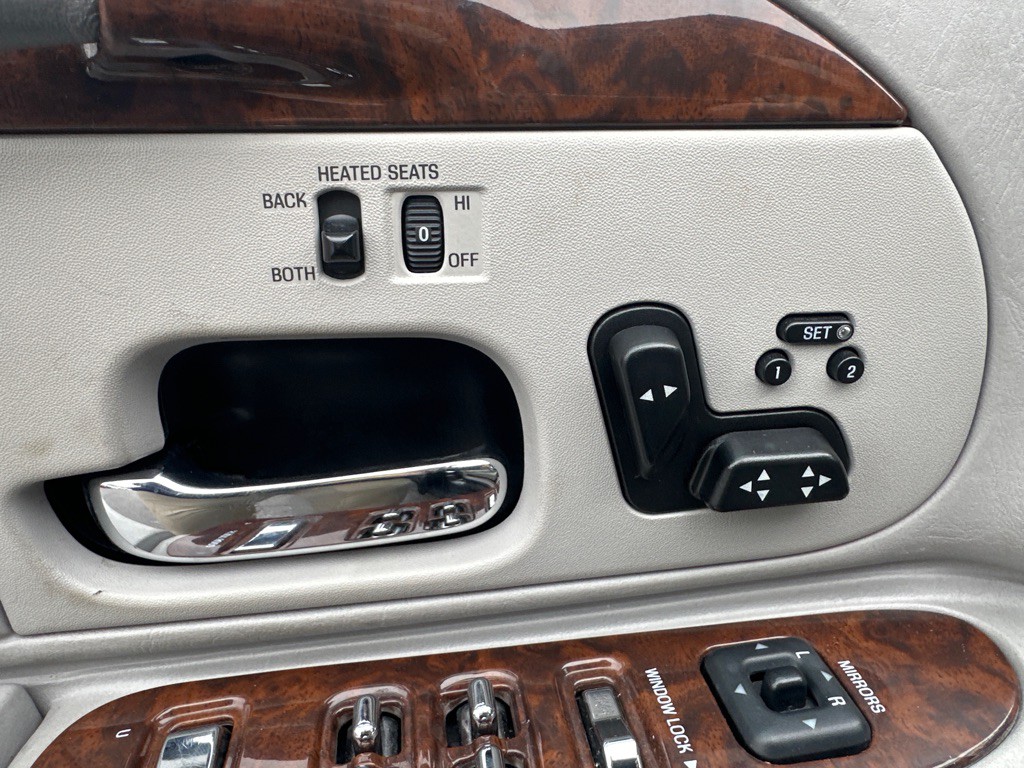 2002 Lincoln Town Car Image 47