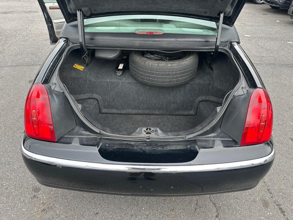 2002 Lincoln Town Car Image 52