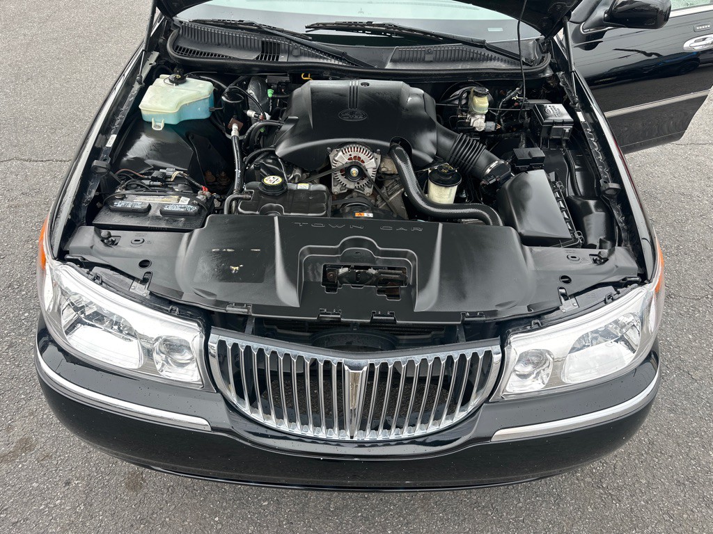 2002 Lincoln Town Car Image 54