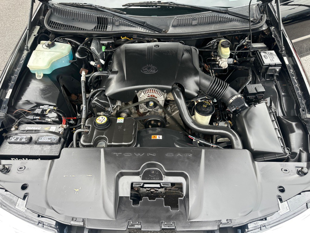 2002 Lincoln Town Car Image 59