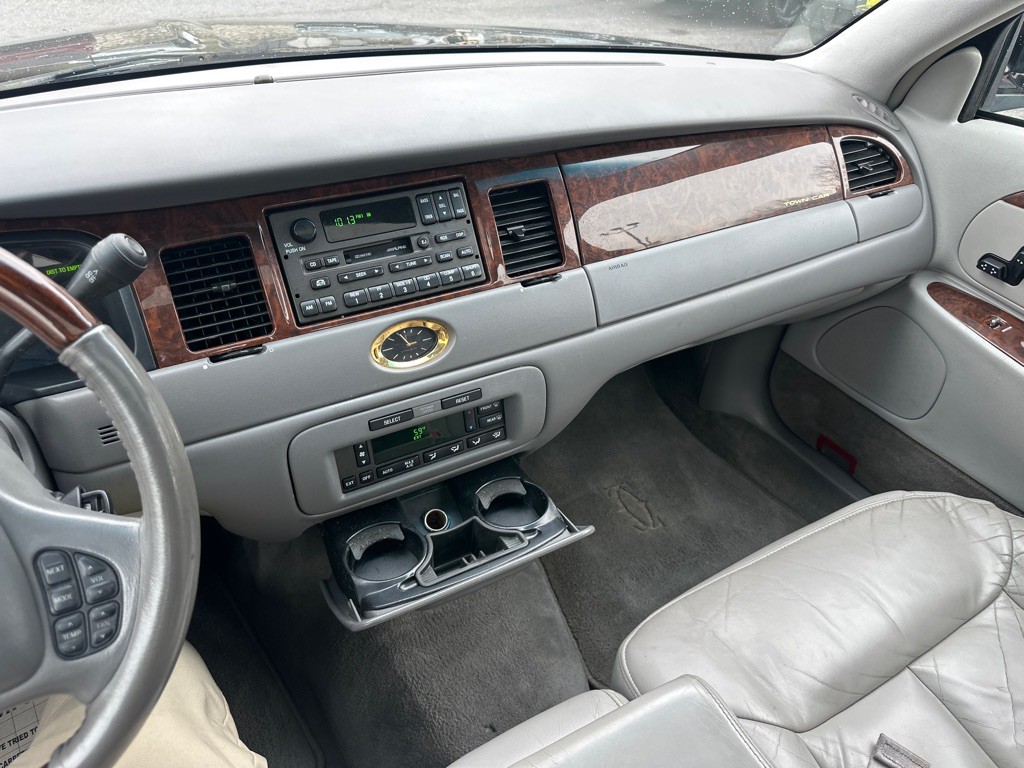 2002 Lincoln Town Car Image 62