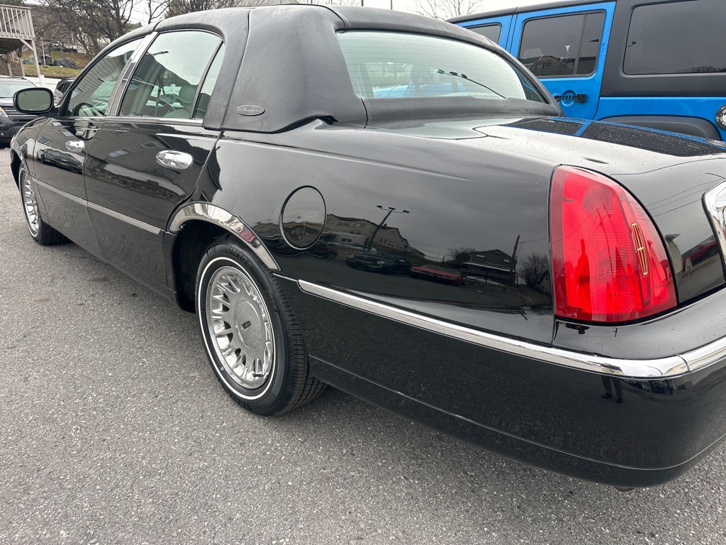 2002 Lincoln Town Car Image 65