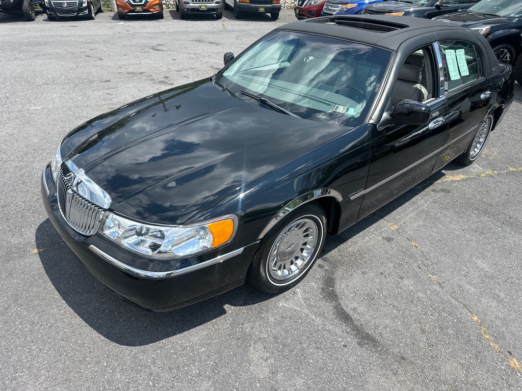 2002 Lincoln Town Car Image 104