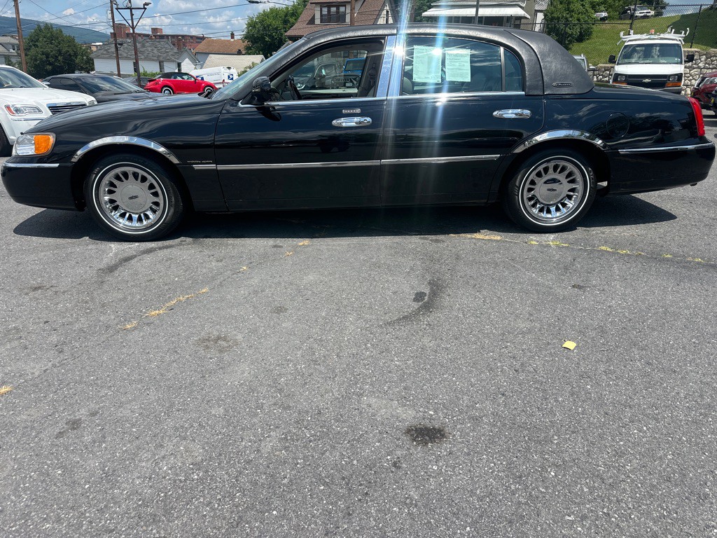 2002 Lincoln Town Car Image 105