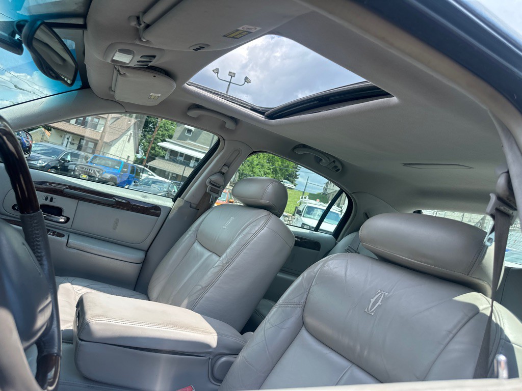 2002 Lincoln Town Car Image 113