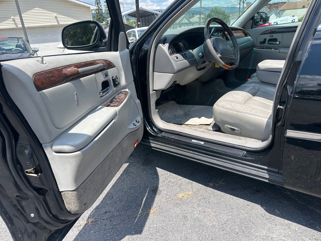 2002 Lincoln Town Car Image 115